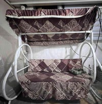 مرجوحة • ٤ كراسي • ميز حديقة يحتاج صبغ