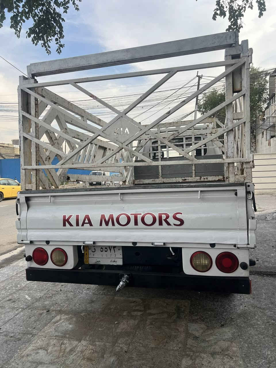 سلام عليكم
كيا فحل 2011 مفتوح محرك 4000
رقم بغداد سياره مكفوله تخم تاير صدر حداديه 
(السعر 117)الرقم *********** العنوان بغداد
