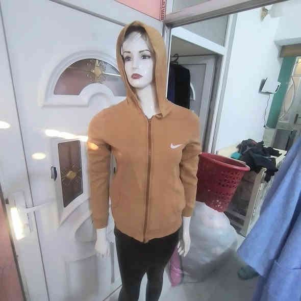 السلام عليكم 
عندي بضاعة او ملابس نسائي كلها درجة أولى ونظافة 100% كلهم مال طلعة ( ستر / قماصل / اوفرات/ قمصان طويلة / بناطير جينز / سويترات/ هاينك ) يعني متكاملة اللي ياخذها ميبقة عند شي مينباع كلهم ستندرات وهذه كم صورة نماذج واللي يريد يجيني يراسلني وها سعر القطعة 3000 دينار 
***********
