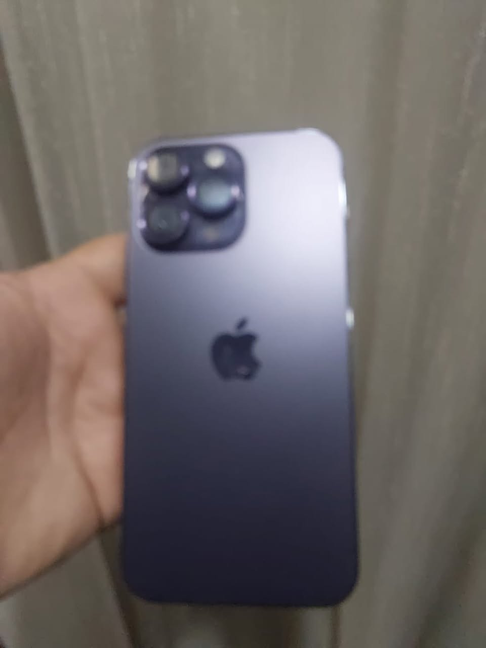 ايفون 14 برو ماكس لون بنفسجي ذاكره 256 بطارية 83 نظيف حدا وتر برو مكفول من كلشي غراضه كامله اخو الحديد استعمال بيت شخصي 
السعر 900 الف مكفول كلشي مبدل ولا امصلحه ابلادي لتواصل ***********
***********
