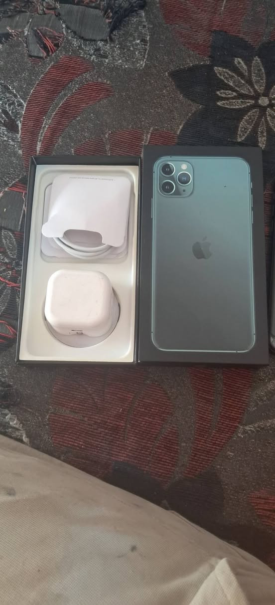 عنوان بغداد البياع
ايفون 11ابو ماكس امبدل بي بطارية ادواتة كاملة الجهاز ما بي شي نضافة الجهاز 80 %السعر 300 بي مجال الهاتف ***********
