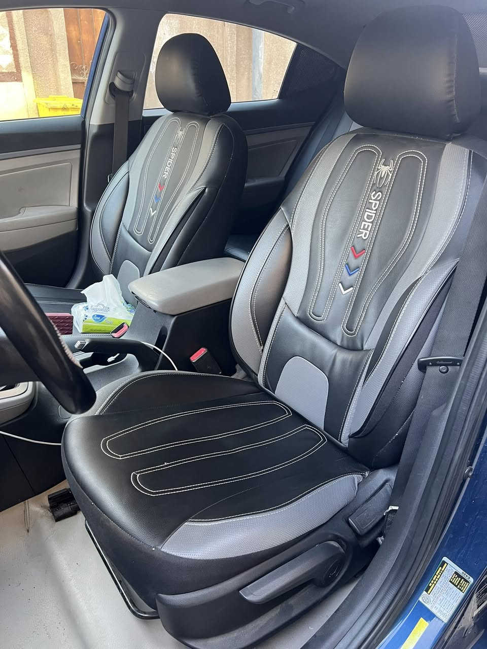 االنترا 17امريكي لون تويتي باسمي بس بيه بعض ملاحضات سياره حادثه دعاميه امامي فقط وبيه كلير من امريكا وبيه بارد فقط سياره على ايدي وكفاله محرك وكير محرك الفين دوش سعر سياره 130 وبيه مجال رجائن ماعجبك سعر لاتكسر بحلال العالم 
***********
