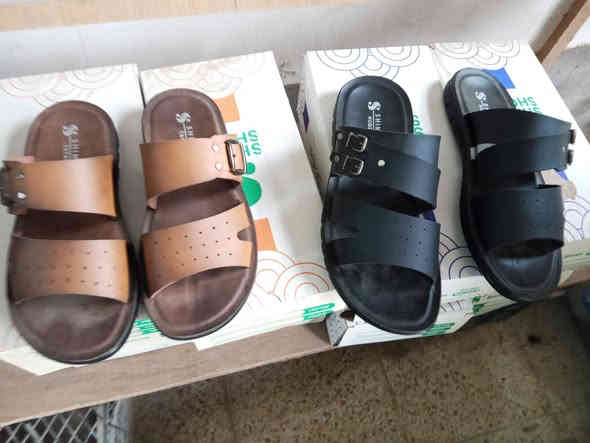 السلام عليكم...
تم وصول بضاعه جديده جميع الاحجام والالوان ...
رجالي..شبابي..ولادي..
نسائي..بناتي..اطفال..
جواريب..
اسعار مناسبة...العنوان السيدحمد مقابل مركز الشرطة..***********
