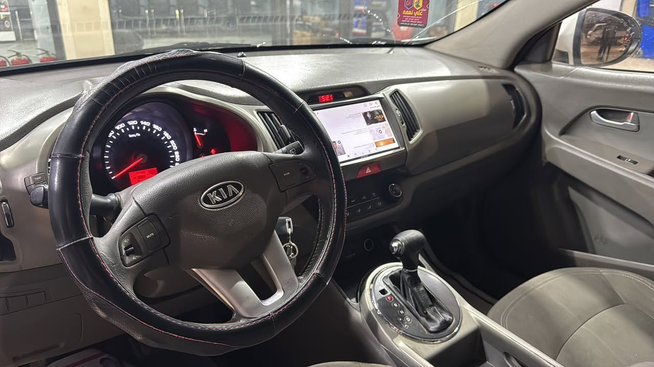 للبيع كيا سبورتاج موديل خليجي2011
المواصفات
فول مواصفات ما عدا البصمة
فتحة سقف بانوراما
مرايا شفط
اشارة بالمري
شاشة أندرويد
محرك 2000 دوش
المحرك والكير ما مفتوح
الحالة
بيها باردات 
+بنيد +الجاملغ اليمين جهة العبري مصبوغ

المعلومات
العنوان الديوانية
الرقم أربيل
البيع وكالة
والمداور موجود

السعر
118 دولار قابل للتفاوض

الاتصال
***********
