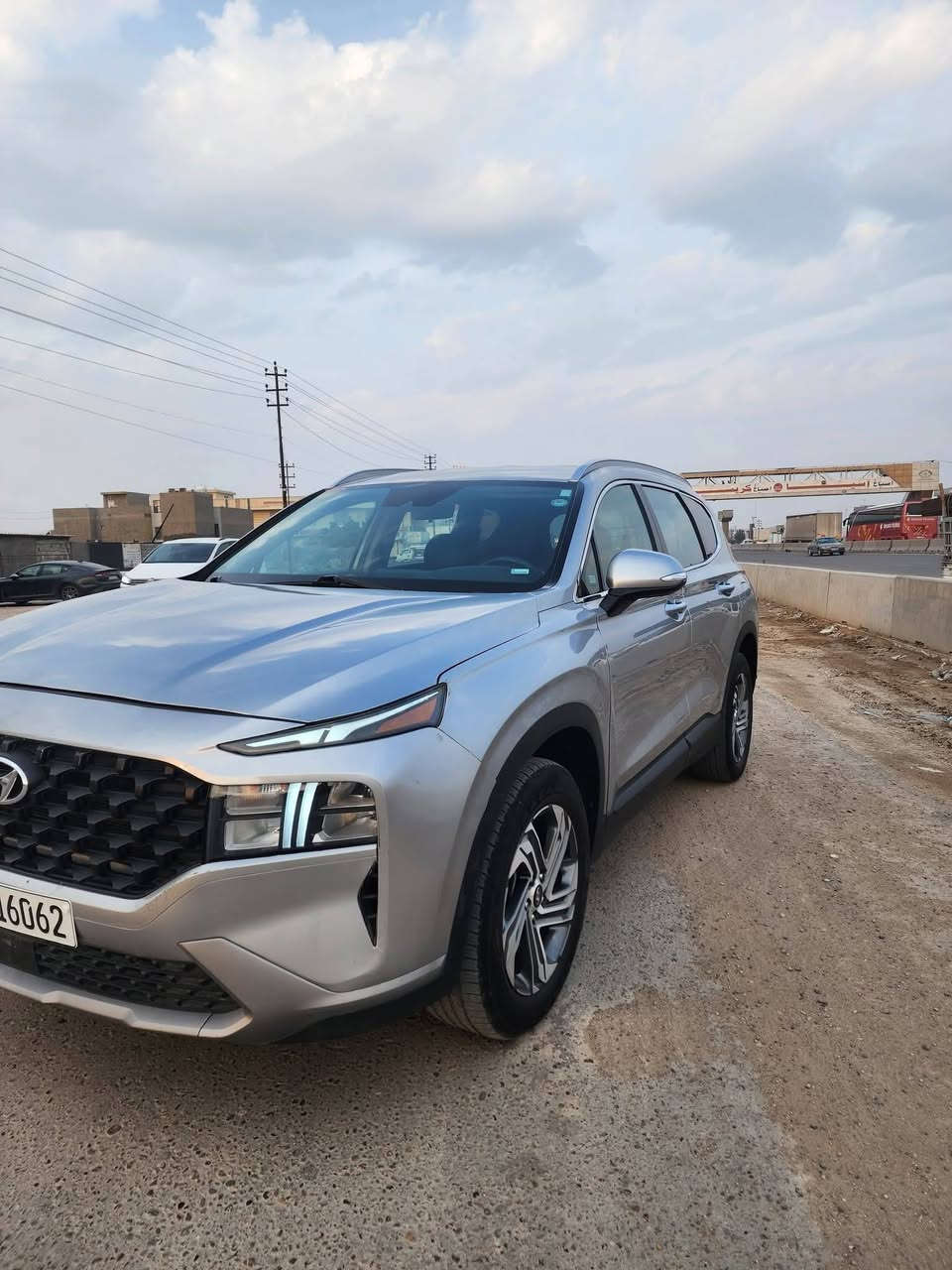 سلام عليكم للبيع فقط 
سنتافي موديل 2023 وارد امريكي 
فول مواصفات عدا الفتحه والفور ويل
حادثه صوره رقم شاصي مرفق فقط بنيد مصبوغ وبارد بحافه جاملغ بدون دواخل ولا ايرباك ولاتبديل مواصفاته 
بصمه تشغيل وابواب وتشغيل عن بعد 
5 راكب 
محرك ٢٥٠٠ تنفس طبيعي 
شاشه كبيره كامره دواره 
تحكم استيرن جهتين 
تبريد قطعتين كشن كهربائي سايق تدفئه بلكشن شاحن وايرلس وظعيات قياده اطفاء ذاتي اريل نفكيشن جنطه كهرباء وباقي مواصفات معروفه ماشيه ٦٠ مايل
رقم اربيل الدولي تحول مباشر وسياره جديده وجاهزه مابيه اي نقص
سعره 195 ورقه وبيه مجال 
مكاني بغداد قرب علوه الرشيد يم القوس 
اي استفسار/ ***********
                  /***********
