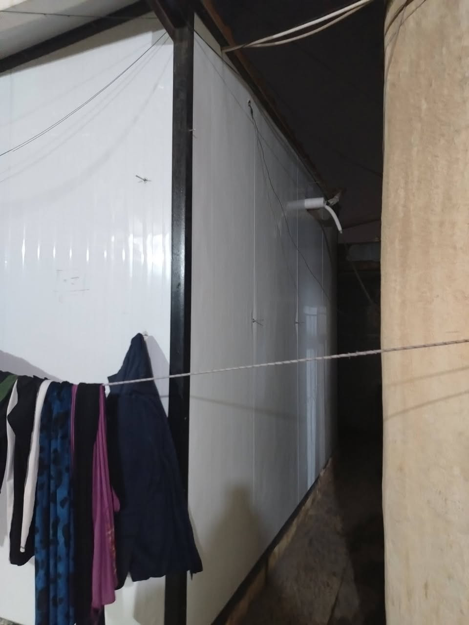 ***********السلام عليكم شباب محل ساندويه جاهز للبيع مكان العماره سايدين حي الشهداء الطول خمسه والعرض اربعه بس تفتحه والشده بالمكان اللي يعجبك السعر خمس ملايين وبي مجال بسيط واللي يحب ينتصر الرقم
