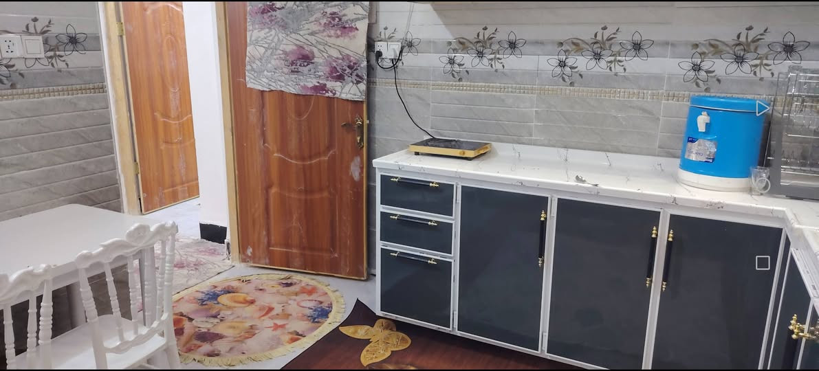 بيت زراعي200 م بناء 2025 بلوك كهربائي غرفتين 5×4 هول 6×4 مجمع غرف4×4 مطبخ4×4 ديوانيه 6×4 حمام 🛀 عدد 2  شوارع سبيس 8متر تقريبا +ماي وكهرباء 5خطوط  +مولد الاسكان الصناعي البوعظم بين الجسرين عبر سكه القطار شارع تبليط السعر 47  الاتصال صاحب البيت ***********
