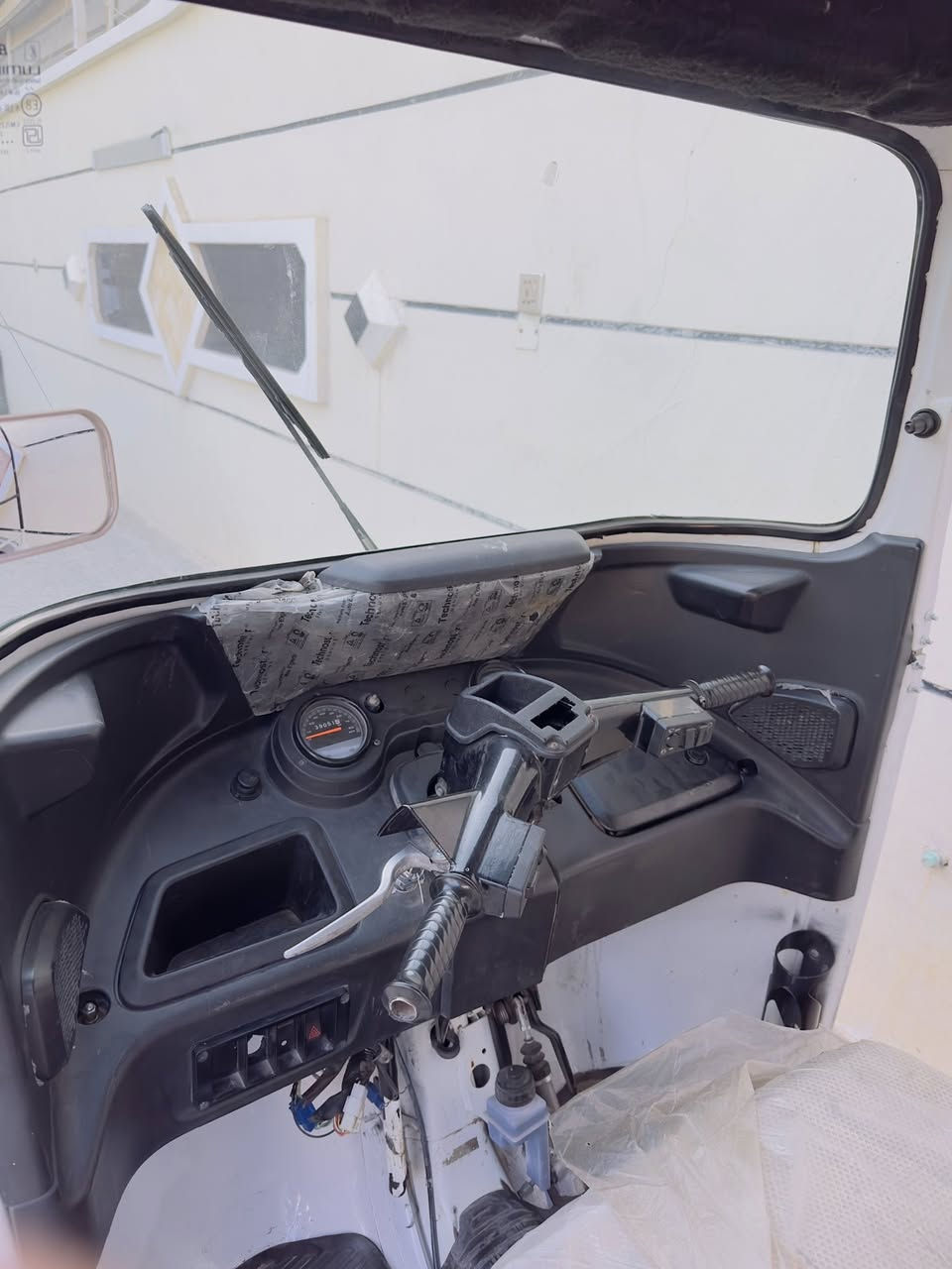 سلام عليكم
تك تك.        2022 كامله مكمله مكفوله 

وكاملهه كهربائياته كلهه شغاله 

رقم بغداد تحويل ثاني يوم شرططط

بيه بس ربع الغد مرشوش 

جداً نضيفه التك تك 

سعر.        7900 وبيه مجال حك الجيه 

***********
