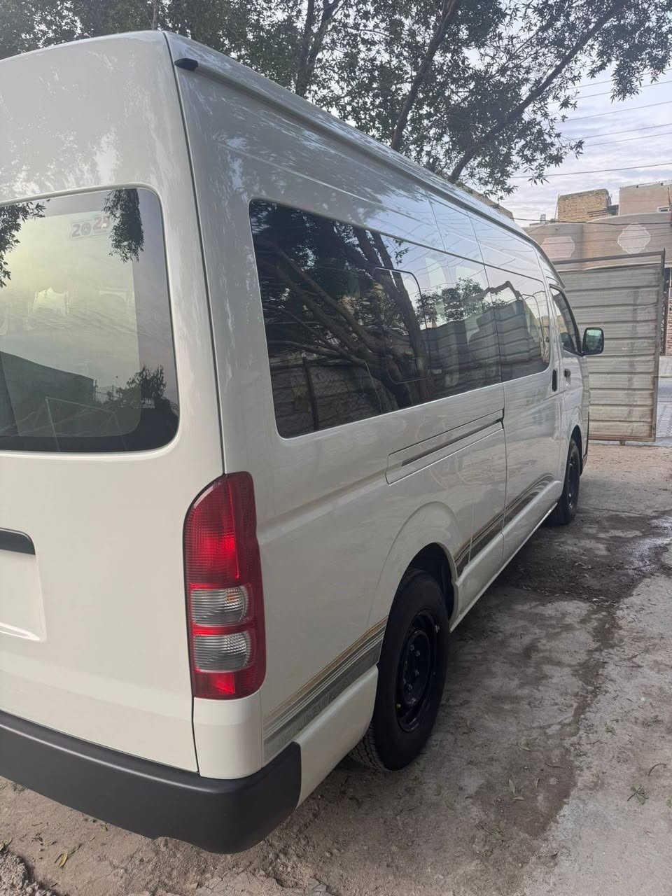 من رخصة الادمن هايس موديل25
سياره ع وضع الشركة ماشيه8 تالاف اخت الزيرو 
الستفسار اتصل ***********
