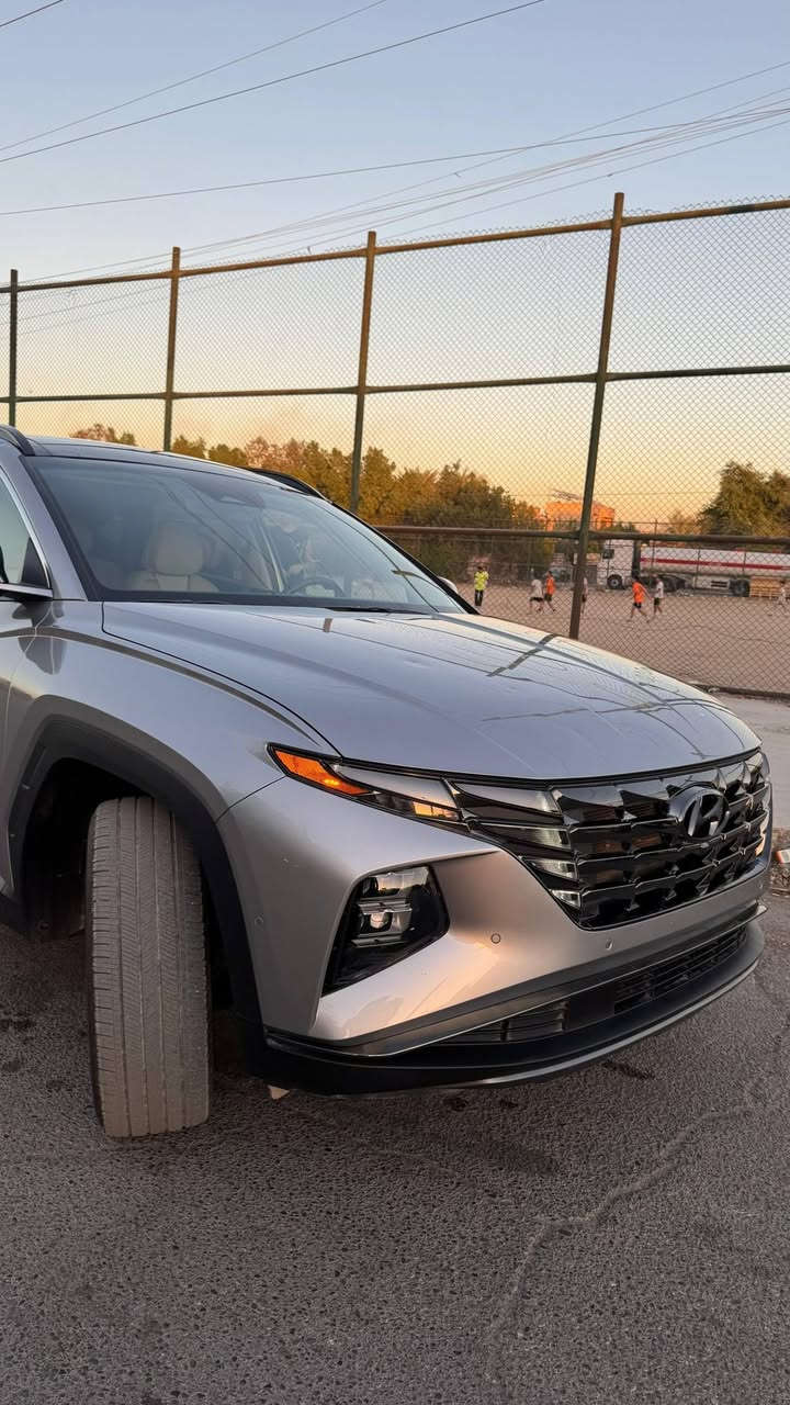 ......هونداي توسان بانزين موديل2024
....لمتد فوووول مواصفات بانوراما 
......... أعلى فئة بالتوسان جديدة جدا
....ماشية 14400 ميل حقيقي 
........لون سلفر فضي
..داخل جلد ابيض
...سيارة بدون إيرباك بدون تبديل بدون حادث
......المواصفات 
.... لمتد vip فول الفول أمريكي 
لون السيارة سلفر فضي 
.............. LIMITED VIP
1- بصمة تشغيل 
2- بصمة أبواب لمس دخول ذكي 
3- بنوراما على طول السيارة 
4- صندوق كهرباء شفط 
5- كامرات 360 درجة
 ( جانبية - أمامية - خلفية ) 
6- كامرات مع الأشارة 
7- السيارة تتقدم وترجع بالبصمة 
8- تبريد وتدفئة بالكشنات كشنات أمامية وتدفئة بالكشنات الخلفية
9- رادرات وسياقة ذاتية 
10- الكشنات الأمامية كهرباء 
11- أضواء محيطية 
12- كشنات خلفية هيتر 
13- مرايات تعتيم ذاتي 
14- أبل كار بلي 
15- أندرويد أوتو 
16- شاشة دجيتل 3 أشكال للقيادة 
17- أشاير ترحيب 
18- أضواء أمامية LED زنون 
19- أضواء خلفية LED
20- نظام سماعات BOOS🔊🔊
21- فول أوامر صوتية 
22- جامات أوتو 
23- قطعتين تبريد 
24- إشارات ب المري
25- كير دگم 
26- شفتات ستيرن 
27- تحكمات ستيرن 
28- السيارة فور ويل 
29- هاند بريك بصمة 
30- شحن واير ليس 
31- منافذ شحن 
32- أوتو هولد 
33- تشغيل عن بعد 
34- السيارة أوتو بارك 
35- حساسات أمامية 
36- حساسات خلفية 
37- گير ٣أنظمة أيكو وسبورت ونورمل 
38- رادار أمامي رادار خلفي رادار جانبي 
39- نقطة عمياء 
وبعد بيها هوآآي مواصفات 
للبيع بدون مراوس
السيارة بدون رقم تترقم بأي محافظة عدا كردستان 
العنوان بغداد
تلفون أو واتساب***********
