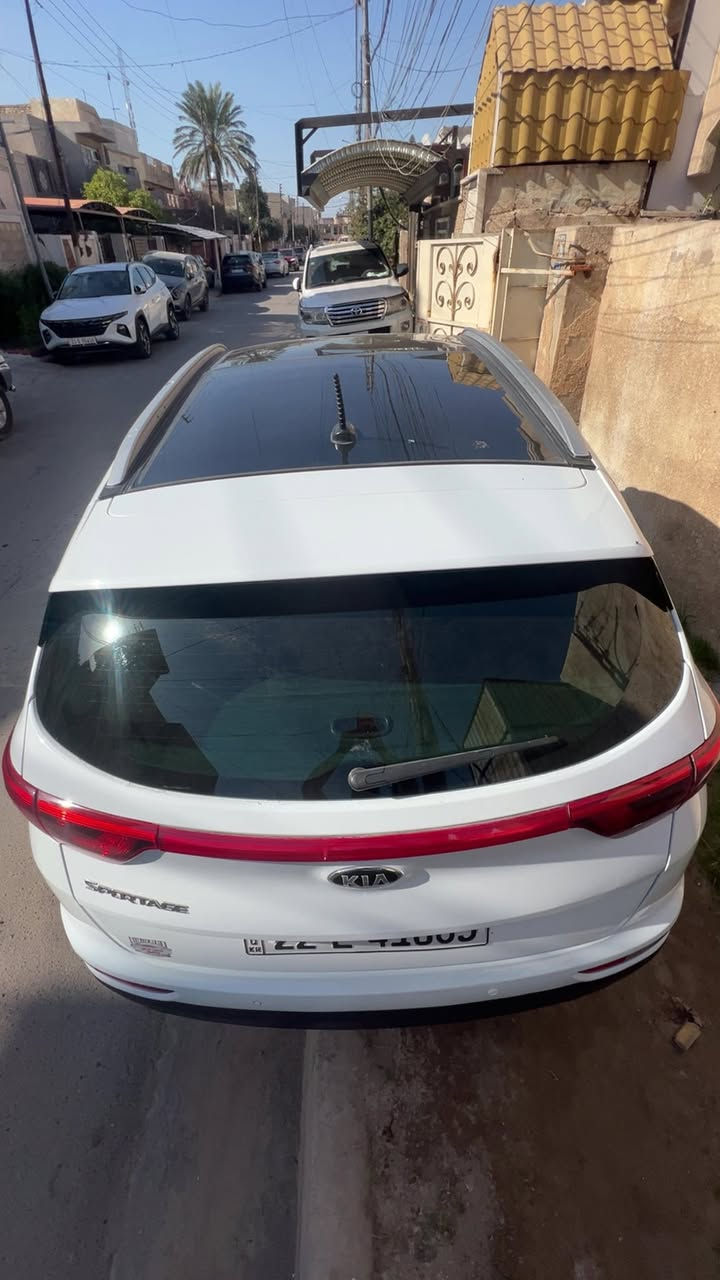 السلام عليكم... كيا اسبورتج موديل 2017 خليجي كويتي محرك 1600 جي تي اي طبعا الخليجي مابي دوانز ابد وشرط الفحص ماشيه 77 كم سياره مال بيت الله شاهد وجداً جديده تجي واشوف بعينك بيها صبغ فقط الجاملغ الخلفي جه السايق فقط شبرين صبغ والباقي مكفول من الصبغ مواصفات فتحه رادار شاشه تحكم استيرن كشنات جلد قمرديني السعر 153 وسعرها مناسب والله وبل خير على الياخذها ملاحظه السياره بسمي هزه ورقم كوله جديد... الاستفسار مكان السياره بغداد حي الجهاد ***********
