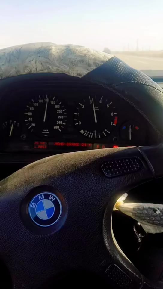 السلام عليكم بي ام 525 مسكر عدله ما نقص الشيء السياره كامله والحمد لله سعرها 60 وبيهاجض هذا رقمي *********** مكاني بابل سياره باسمي
