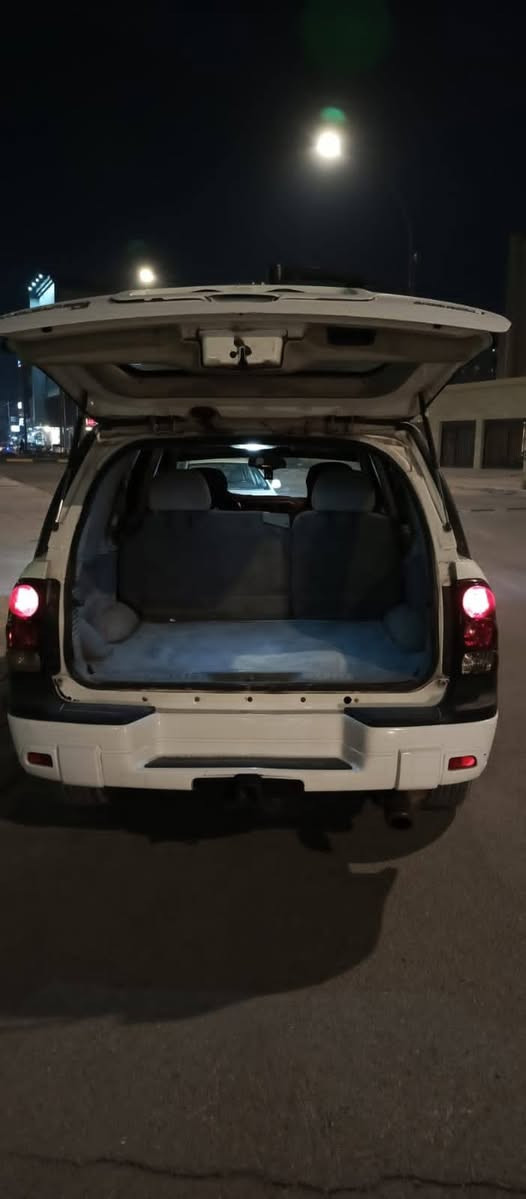 تريل بلايزر ls
2007
6سلندر
رقم بغداد انكليزي بأسمي مكانها كربلاء 
مراوس بصالون صغيره 
سعر ٨٥ 
***********واتس
