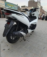 دراجه جيل ثالث لبيع مستعجل على بيعتها  سعر 200 بيها  مجال نضافه مكفوله...
