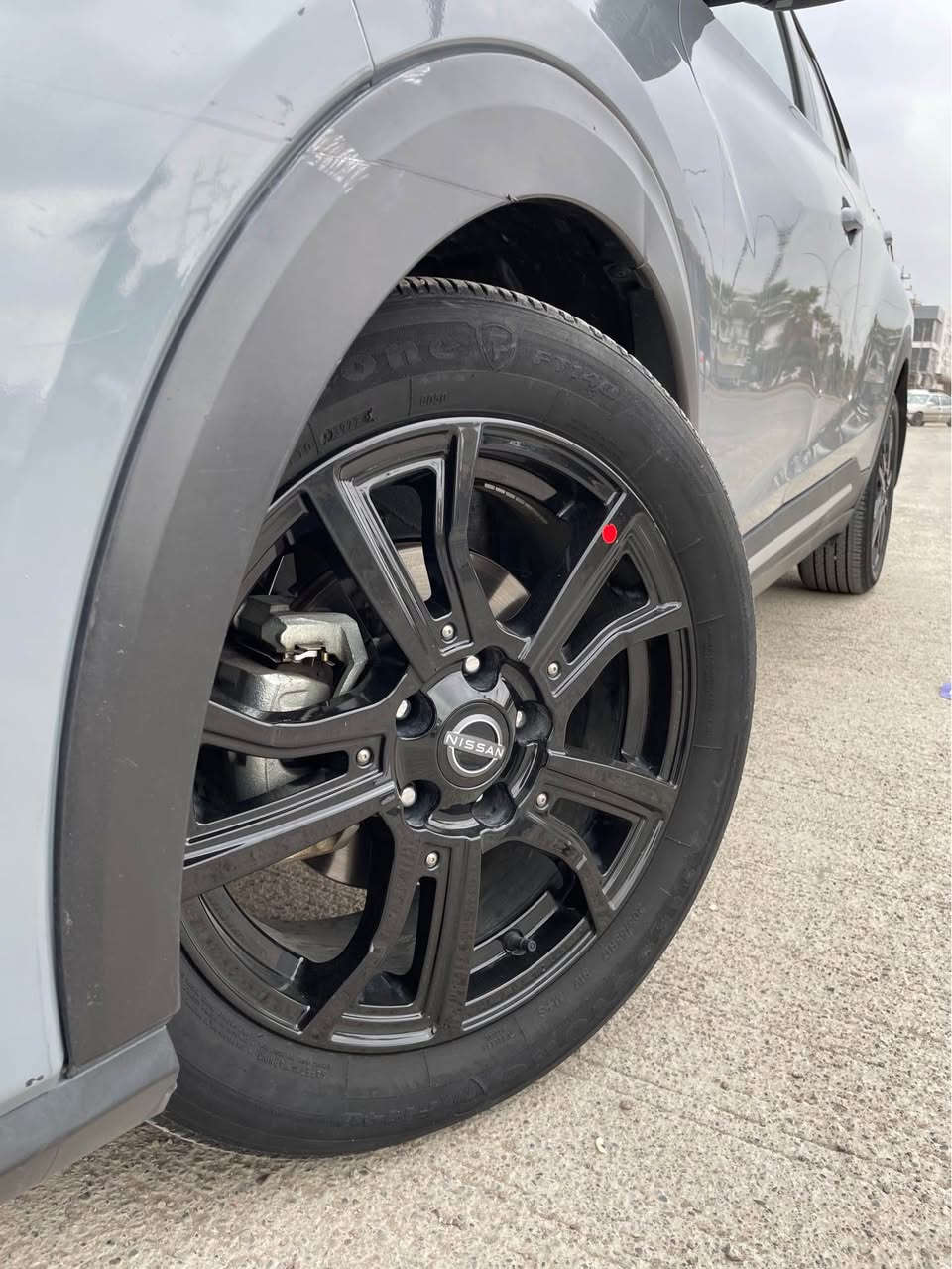 نيسان كيكس ٢٠٢٣ رەنگی چیمەنتۆیی 
سەنەوی ٢٠٢٨ بەسەر دەچیت 
دوپارچە  سبوغ سندوق و بۆنیت  
تاخم پێش و پشتی تازەیە 
کۆبۆنی بەنزینی هەیە مواسەفات Sv
ئێرباگ شان وسوکان تەقیوە 
٤٧ هەزار مایل رۆشتوە
نرخەکەشی ١٣٧ وەرەقە مەجالیکی کەمی تیایە 
ژمارەی موبایل *********** 
شوێن کرکوک Singapore
