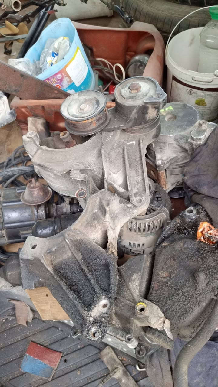 السلام عليكم
أغراض كابرس 

ديلكو مع الوايرات 

سلف 

داينمو

باور ستيرن
واتر بم

روله

فيتبم ميكانيكي

بغداد البياع

***********
