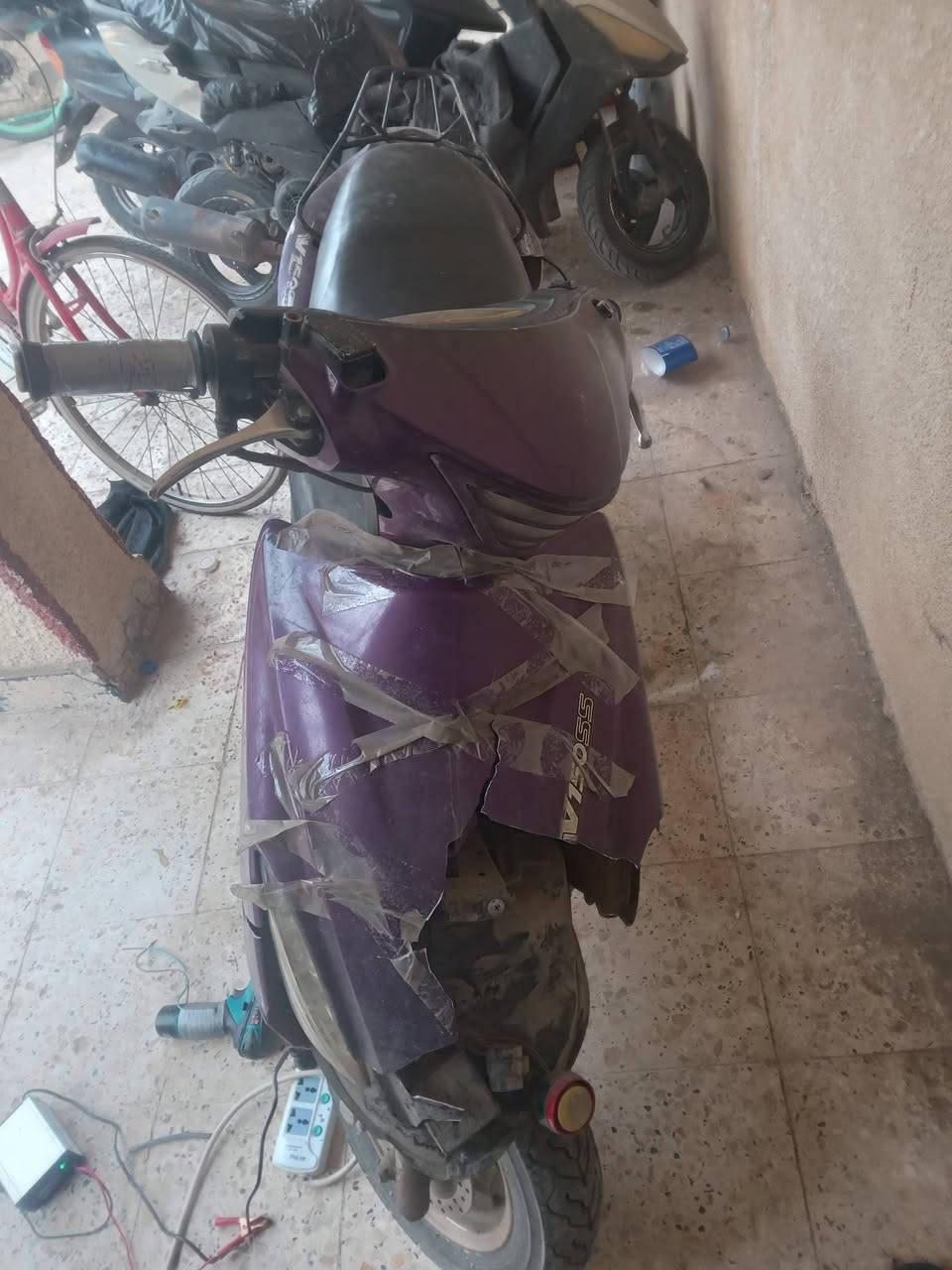 دراجه ادرس ماليزي للبيع مجفته اكثر من مره بس تشتغل سلف هنتر مايشتغل صلنصه ملحومه اكثر من مره سعر 110الف بي مجال ابيعه كومه حديد مكان كوت داموك .  الاستفسار على واتساب ***********
