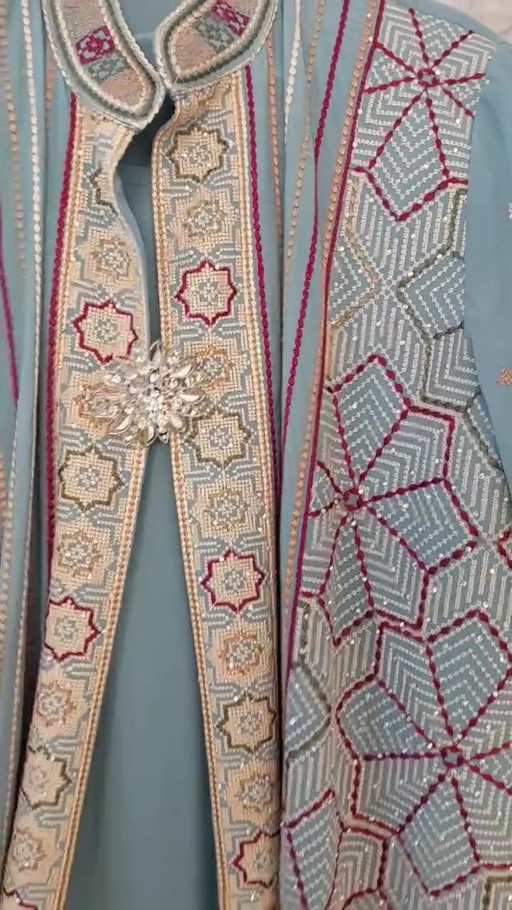 السلام عليكم بنات عندي هذه قفطان ام العروس وام العريس يرهم للقاعه اخذته ب١٦٥ من شارع الربيعي اريده بسعر ٦٠ جديد ونظيف كلللش والي تاخذه تشوفه وتحكم قياسه يلبس من ٤٦ لل٥٠ مكاني بغداد ماعندي توصيل


**إذا كنت صاحب هذا الإعلان وتريد حذفه لأي سبب، رجاءا أرسل رسالة إلى الدعم الفني**