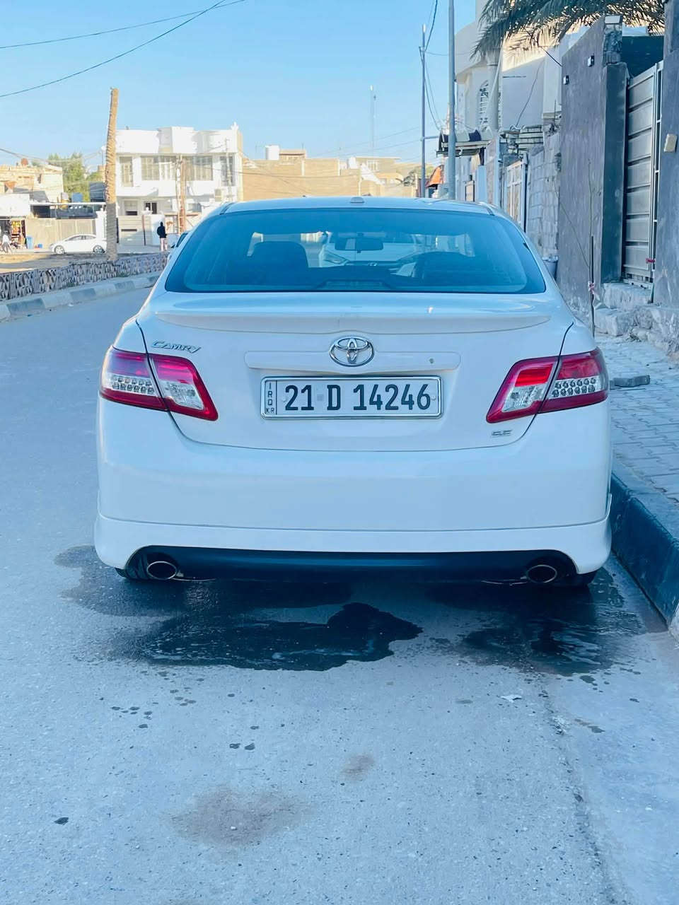 كامري 2010 se وارد امريكي 
محرك 2500cc بي تنقيص بسيط 
كير مكفول 6 نمر 
سونارها مُرفق بالصور
مواصفاتها كشن كهرباء 
تحكمات ستيرن 
ويل 17 بلادي نظيف 
تبريد ثلج 
 رقمها سليمانية بأسمي تحويل ثاني يوم 
مكان السيارة كربلاء المقدسة 
رقم الهاتف: *********** 
السعر: 125 ورقة وبي مجال بسيط للشراي كربلاء, العراق
