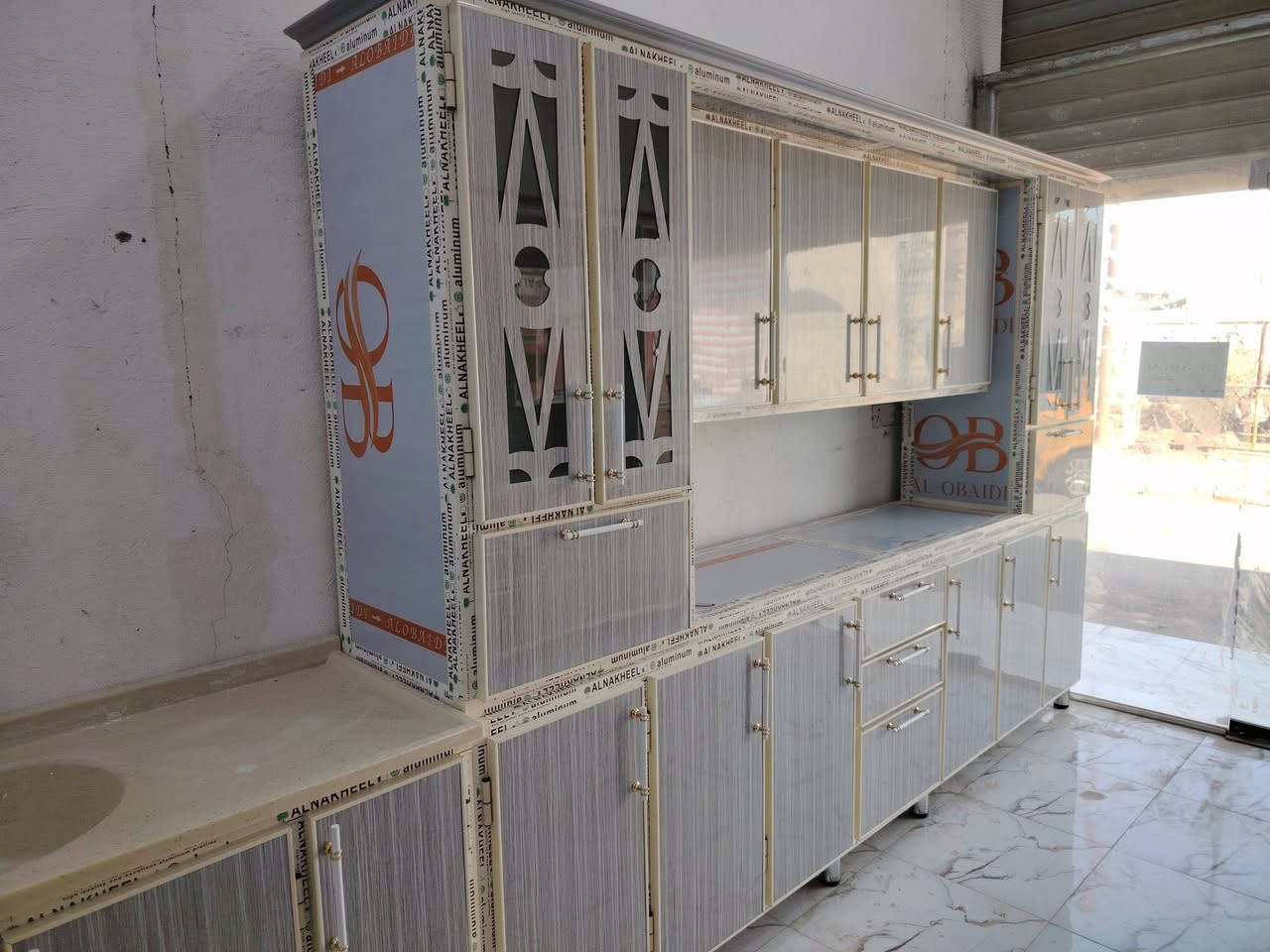 كاونترات ٣ متر سنگ متر ونص
تزكام شغل درجه اولى
***********
