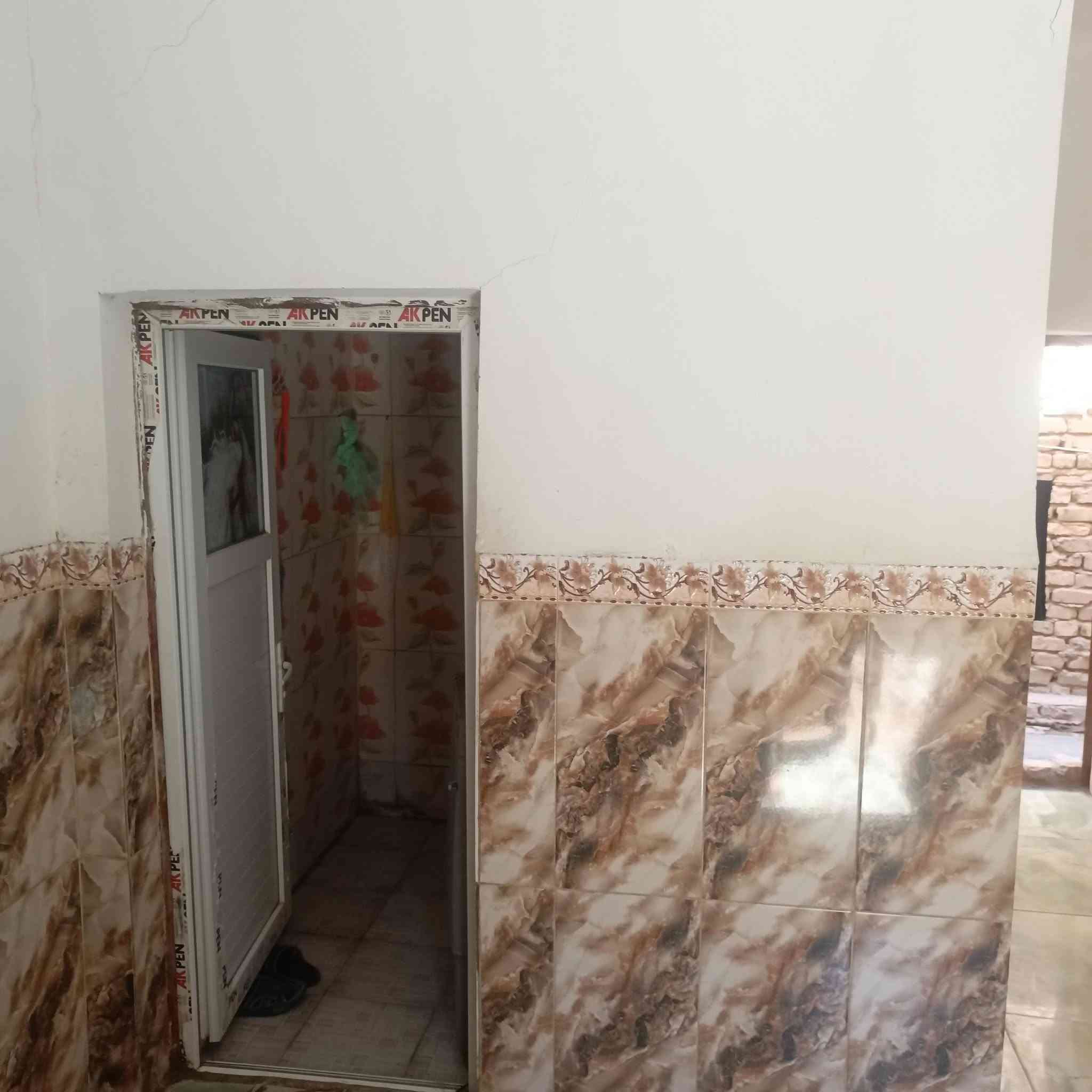 السلام عليكم 
بيت مساحه 210م العنوان حي صدر 3 قرب المستوصف يم محل ابو قاسم 
للاستفسار ***********
