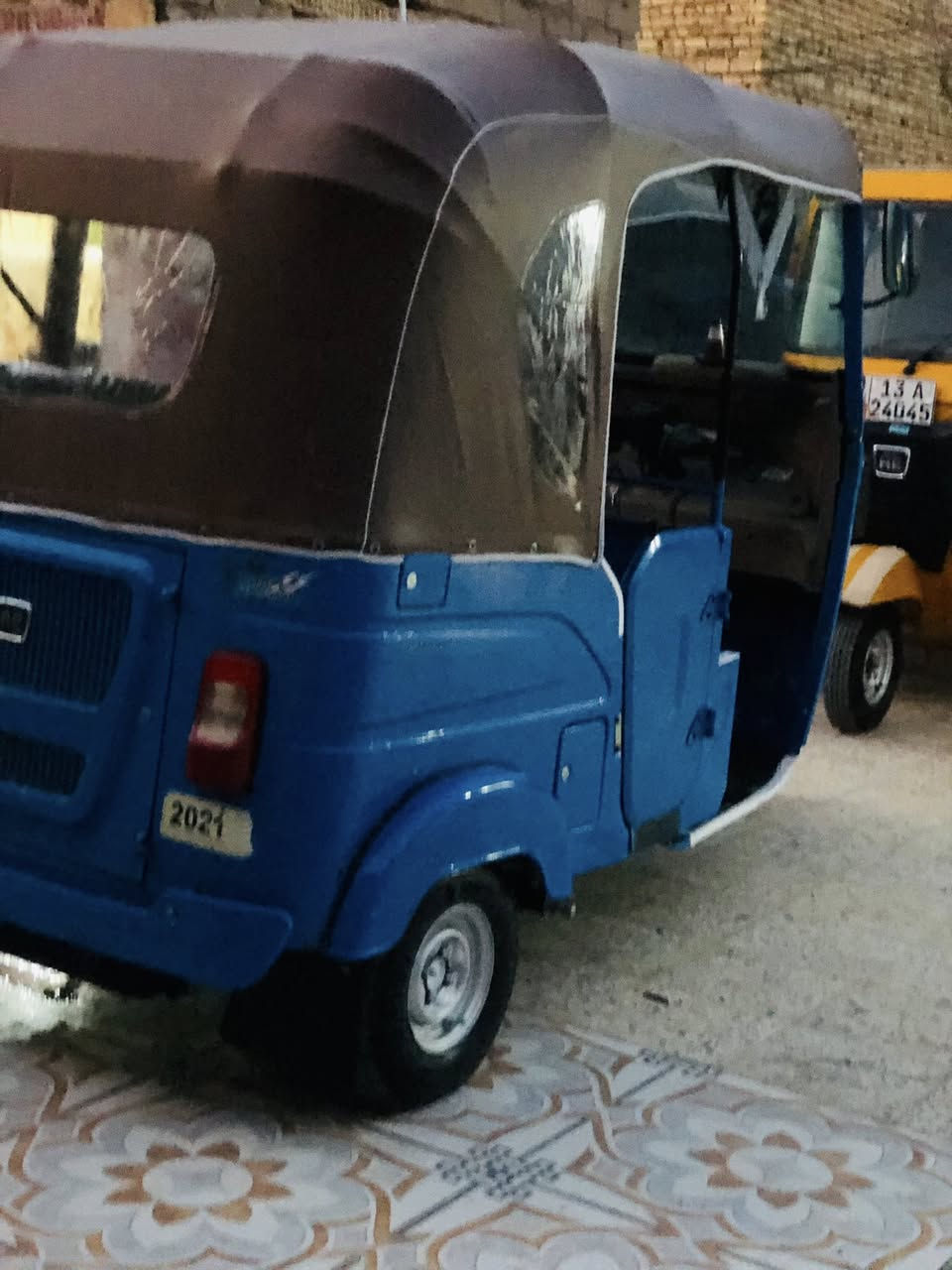 تكتك. موديل 21كفاله. عامه كشره ومكينته.  سعره.   مرقمه.  8250. وبيه مجال.    ***********
