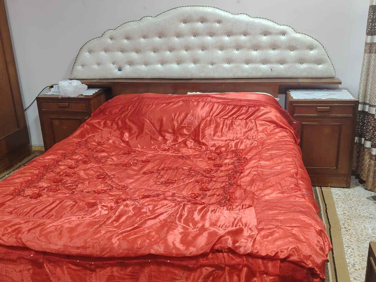 غرفة 5 ابواب للبيع سعر 350 تلفون ***********
***********
