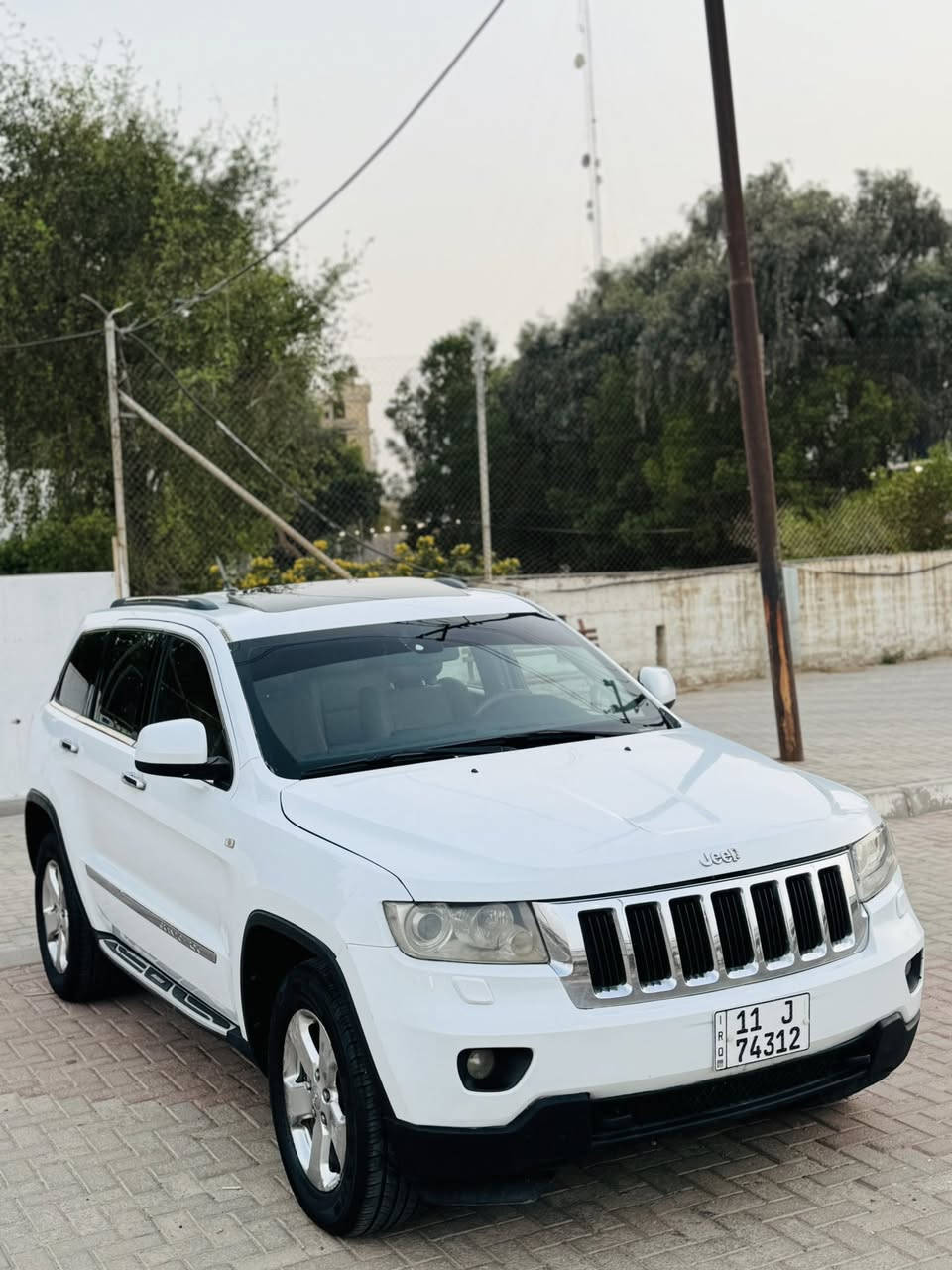 جيب مديل 13 خليجي فول وحد على واحد رقم بغداد بسمي كليزي  السياره 6 سلندر جلد بصمه بنرامه  
شاشه جبيره كشن كهربه 
كامره ويل 18 زرك لايت 
لايت زنون بلادي مكينه وكير وحداديه وتبريد كله جديد تشغيل عن بعد 
مكان السياره كربلاء العسر 167 وبيه مجال تصل على الرقم *********** وعندي سونار بيه هم واني مكلف بل نشر تصل على رقم
