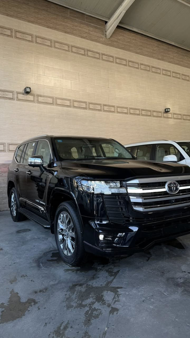 السلام عليكم 
لاندكروز 2025 لمتد 
زيروو مرقم جاهز 
شباك ليد 
عداد شاشة 
شاشة جبيرة 
انضمة قيادة 
شاحن واير ليس 
5 كامرات 
تحكمات ستيرن 
سايد بريك دكمة 
محرك 4000 
شاشات خلفية 
اوتو هولد 
ستوب لايت خلفي 
باب خلفي كهرباء 
فتحة 
مكفولة كفالة عامة 

السعر 71،800 
وبيها مجال 

***********
