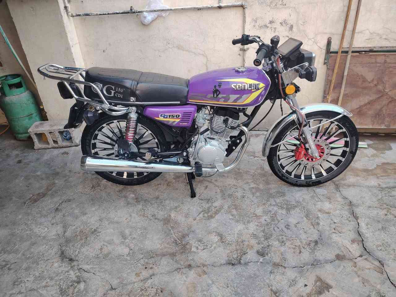 سلام عليكم دراجة لبيع موديل 25 سونك اصلي كل نقص مابيه لون ميز سعر ٦٨٠ وبيه مجال *********** خمس كير تشغيل بصمه عن بعد
