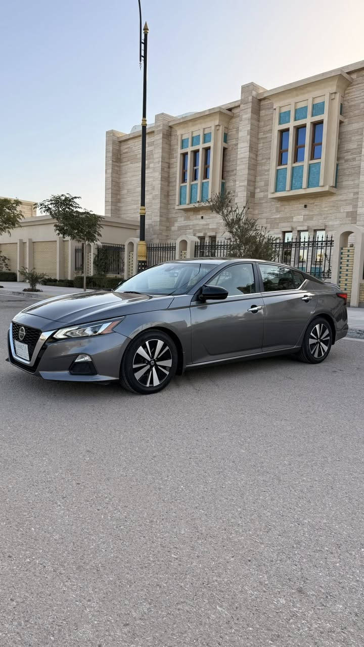 للبيع نيسان اللتيما 22 حادث جاملغ فقط فقط مبدل نفس اللون ماشيه 39 ميل  بسعر 177 $ مكان سياره كربلاء 
***********
