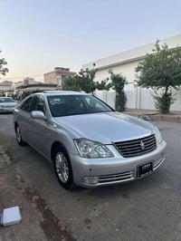 سەرەتا بەناوی خودا toyota crown شاهینە  موس موس  سەیارەکە رۆیەڵە  2 دو...