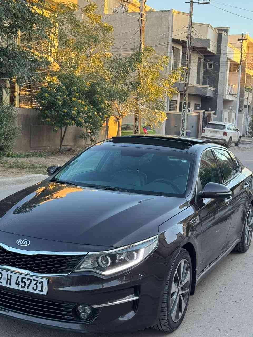 سلام عليكم للبيع كيا اوبتما 2016 خليجي فول مواصفات 1/1 كلشي يجي بالك بيها ماشية 89 حقيقي رقم اربيل الجديد مكفولة عدة طخة بالجاملغ ونصبغ بدون دواخل ابد كاملة بدون نقص الحمد للة مكاني السيدية للاتصال ***********
