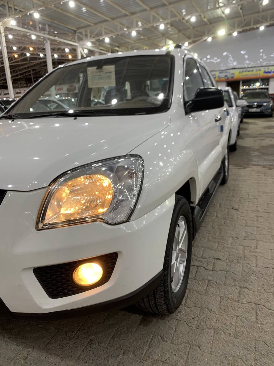 السلام عليكم كيا سبورتج للبيع 2009 رقم نجف مكفوله من صبغ وتبديل وفتح مكينه وكير وحدايه وتبريد كله مكفول مكينه 2000 فتحه داخل لونين ويل جبير دبل اكزوز السعر 123 وبيه مجال بسيط مكان السياره النجف الاشرف الاستفسار المراسله او الاتصال ***********
