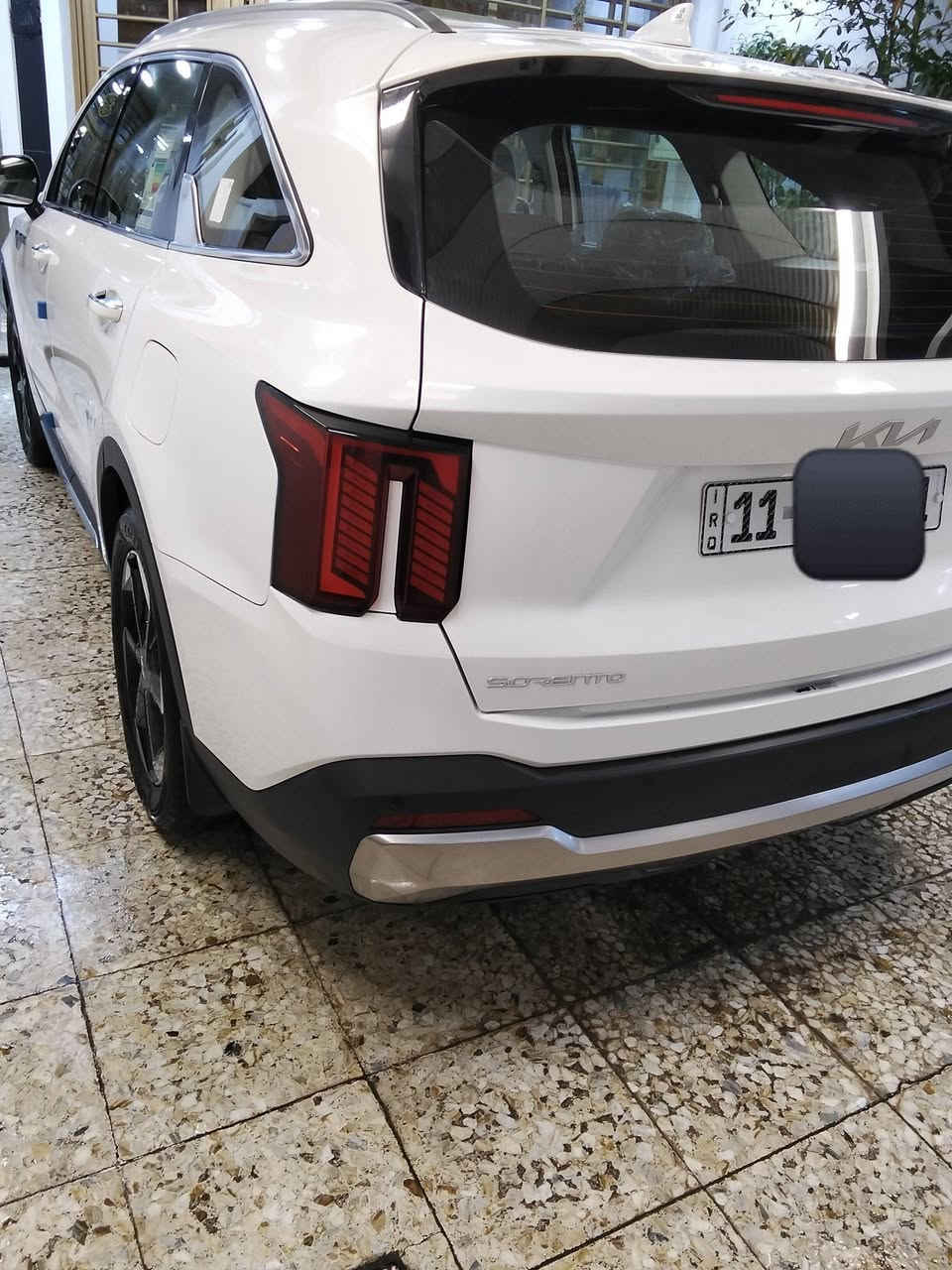 السلام عليكم سورنتو موديل 24 خليجي مكفولة كفالة عامه
مواصفات معروفة 
محرك 6 سلندر ماشيه 18
ويل 19 
رقم بغداد الجديد بأسمي 
مكان السيارة بغداد 
الاستفسار ***********
