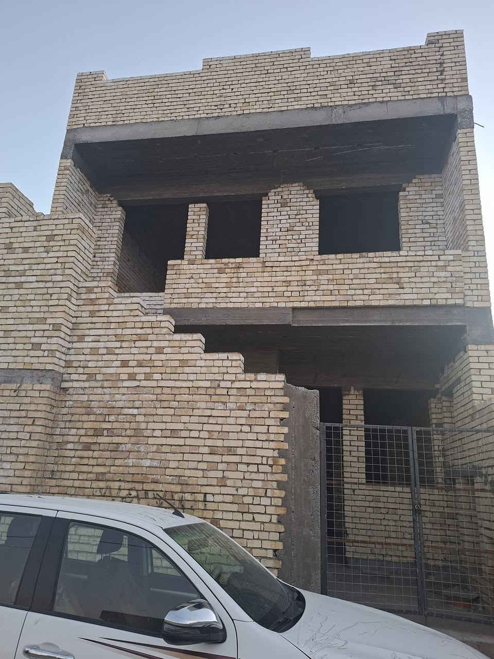 هيكل مساحه ١٥٠ للبيع بغداد المدائن التصنيع طابو صرف 
 السعر 142 بي مجال بسيط جدا تواصل خاص او واتساب ***********  اني مو دلال يعني تاخذ الهيكل مباشر 
  رقم القطعه 2816 مواصفات الهيكل درجة اولى من طابوق وصب والشيش وكل مراحل البناء موجودة تصوير 
نظام السبالت تاسيس للسطح وصاروخيات للحمامات والمطبخ 
 للتواصل ع الرقم التالي ***********
