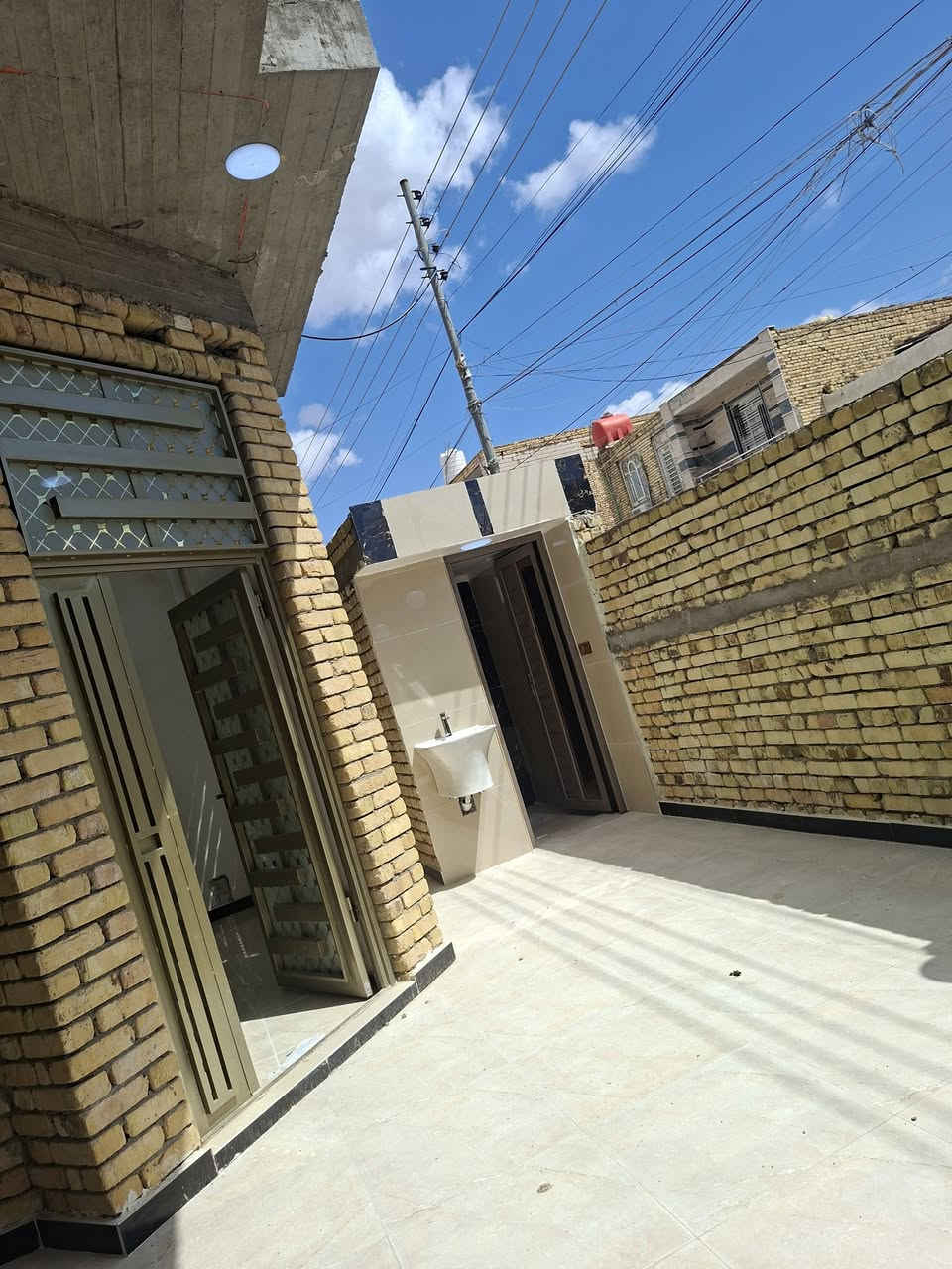 سلام عليكم خوان بيت البيع المساحه 200مكانه نهاوند لوله قرب مصطوصف جاهز لسكن الستفسار 📞🏡***********
