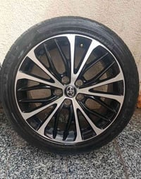 وياله كامري SE  حجم 18 أمريكي بلادي للبيع هنه وتايراتهن سعر 400الف 078...