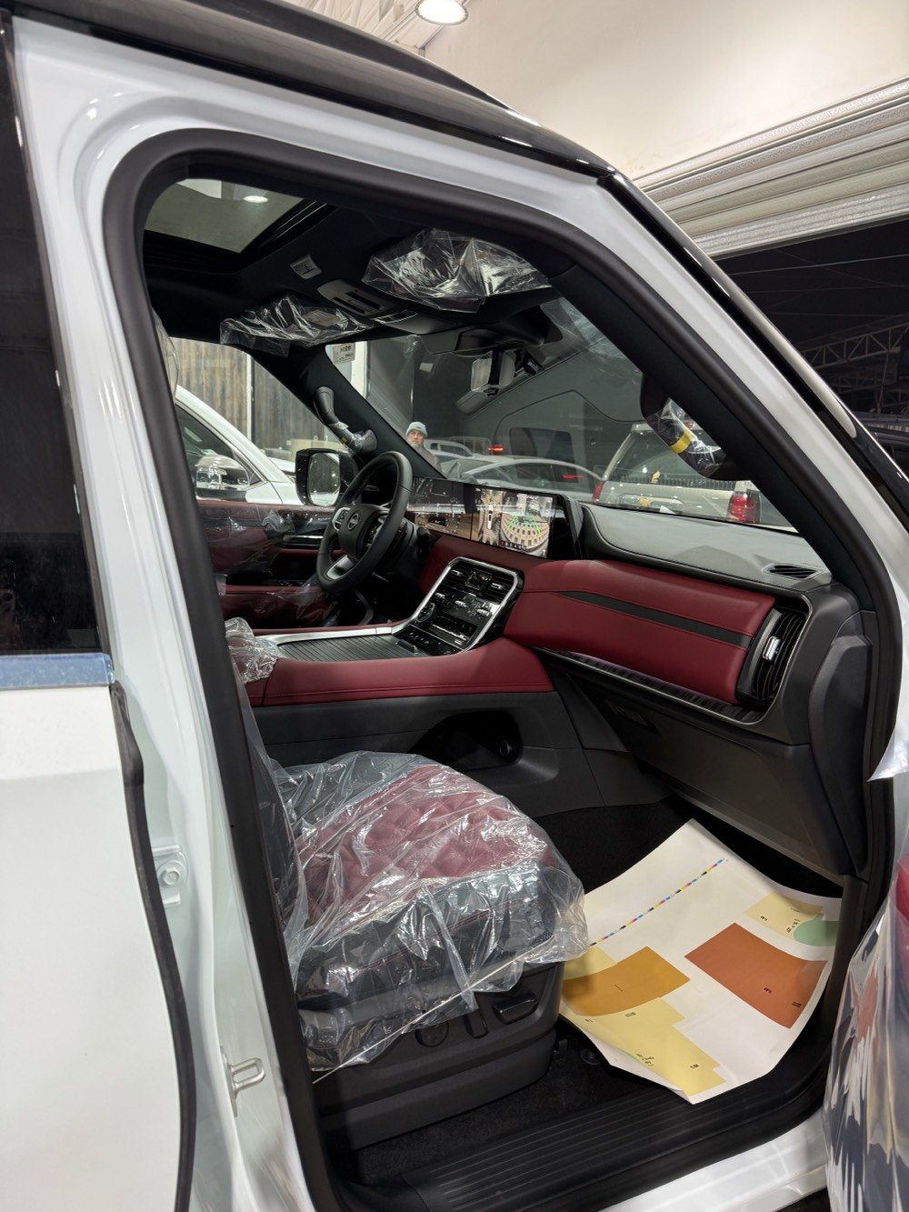 باترول بلاتينيوم تو كلر ابيض واسود 6 سلندر تنفس طبيعي 2026 رقم بغداد بانوراما رادار تحديد مسار نقطة عمياء قيادة ذاتية مساج وداتا شو و5 كامرات وحار بار وشاشة كبيرة متصلة وشاشات خلفية وفور ويل وتشغيل عن بعد وجنطة كهرباء وباقي مواصفات البلاتينيوم المعروفة 