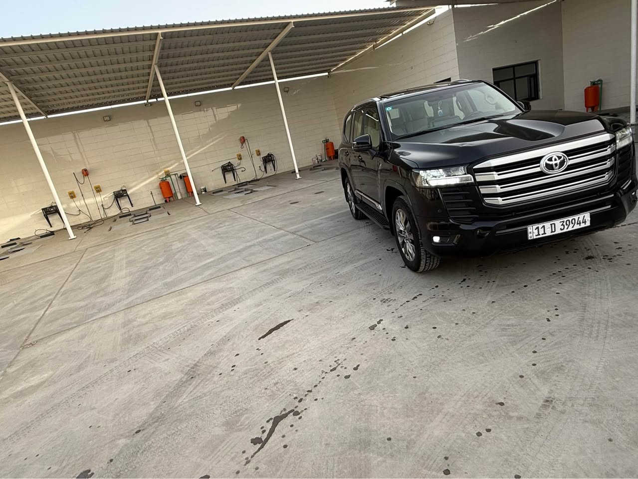 السلام عليكم لاندكروزر GXR بريم ام التطبيق فول موصفات رقم بغداد باسمي سياره جديده ماشيه ٦٠
كفاله عامله من الصبغ والتبديل عدا اقل الشبر بالجاملغ الخلفي بارد 
السعر 649 ورقه مجال بسيط 
مكاني بغداد *********** بغداد, العراق
