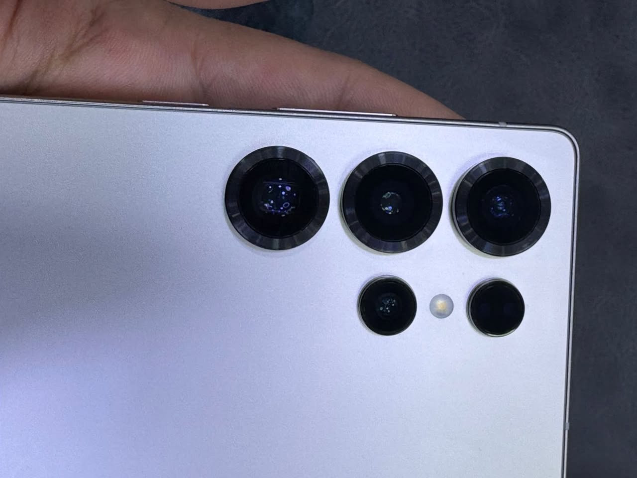 سامنسونك اس 25 الترا
ذاكره 256 
ضمان الريان صارله 3 اشهر استخدامه 204 ساعه 
استخدام قليل جداً 
شخط ما بي الجهاز 
كامل ملحقات النضافه 
100% 
كامل ملحقات شاحنه اصليه والكارتونه مالته
+ سماعة اصلية من شركة هواوي 
السعر : 1300 
العنوان : بغداد _ الزعفرانية 
الرقم : ***********
