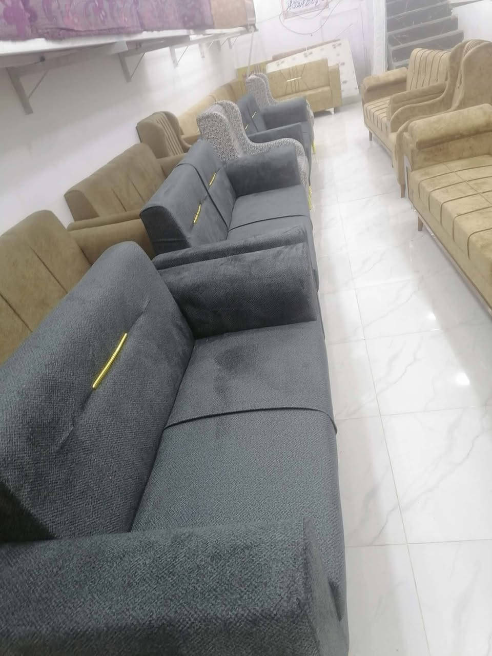 السلام عليكم تخم جديد كلمن وسعره حسب الي تردونه كلمن وسعر ***********.
