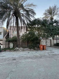 ➖بيت قديم بسعر الارض للبيع في شارع فلسطين ا :-   ▪️المساحة : 375 م  ال...