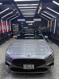 للبيع Genesis G70 ماشيه 10500ميل اللون سلفر مميز مع تطعيم باللون الكرو...