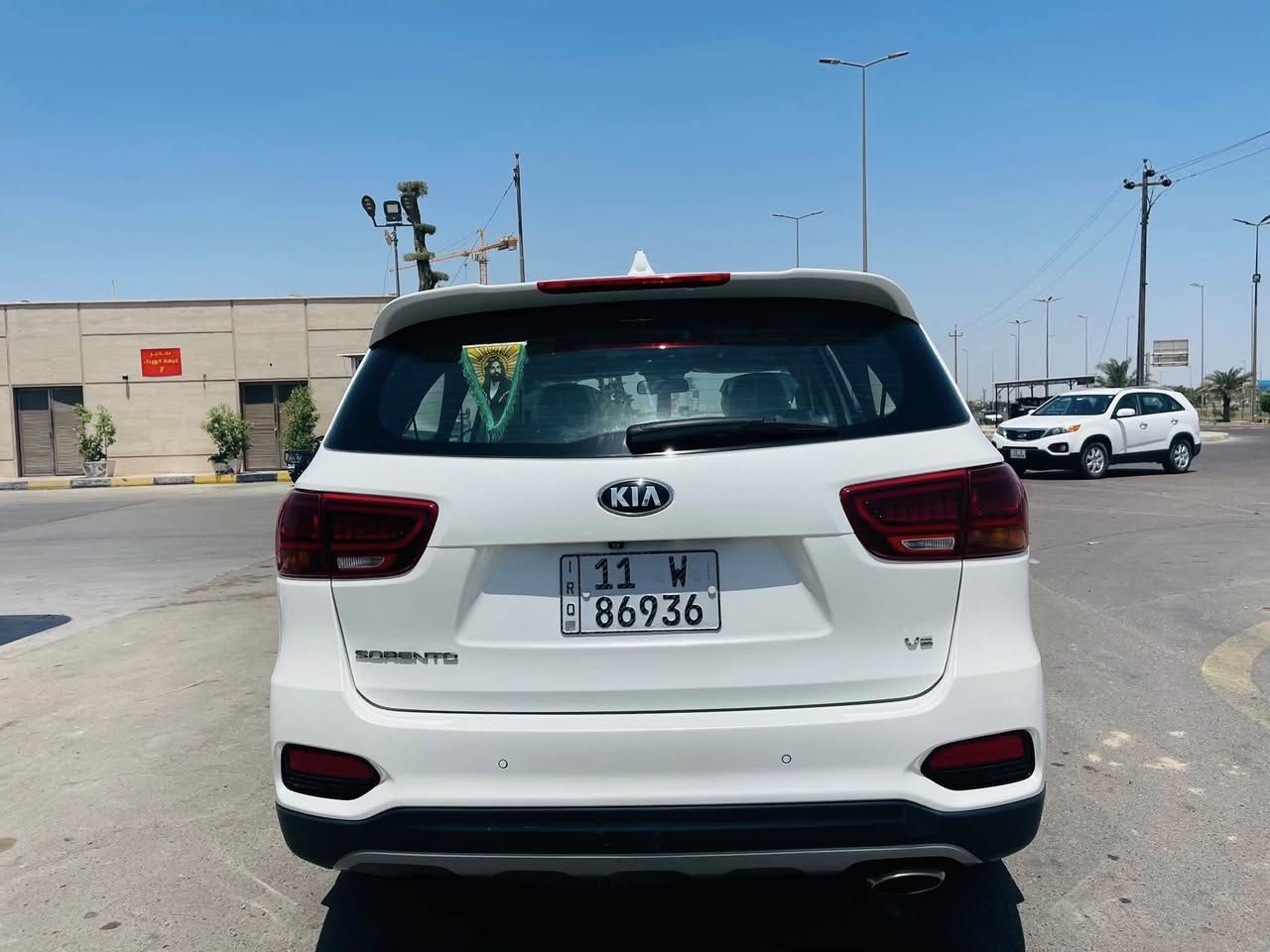سورنتو 2019 خليجي (6 سلندر ) فول مواصفات 1/1
ماشية 106 كم السيارة رقم بغداد دولي باسمي تحويل مباشر   
المواصفات:: 
1-بانوراما 
2-فورويل 
3-كشنات كهرباء +تدفئة تبريد بالكشنات
4-صندوق كهرباء
5-بصمة تشغيل وابواب 
6-سايد بريك كهرباء 
7-حساس امامي خلفي 
8-اوتو هولد 
9-اربع انظمة قيادة
10-ثلاث قطع تبريد 
7-11 راكب 
12- تبريد منفصل 
وباقي مواصفات المعروفة 
السعر :240 وبيها مجال 
الاستفسار:: *********** متوفر واتساب
