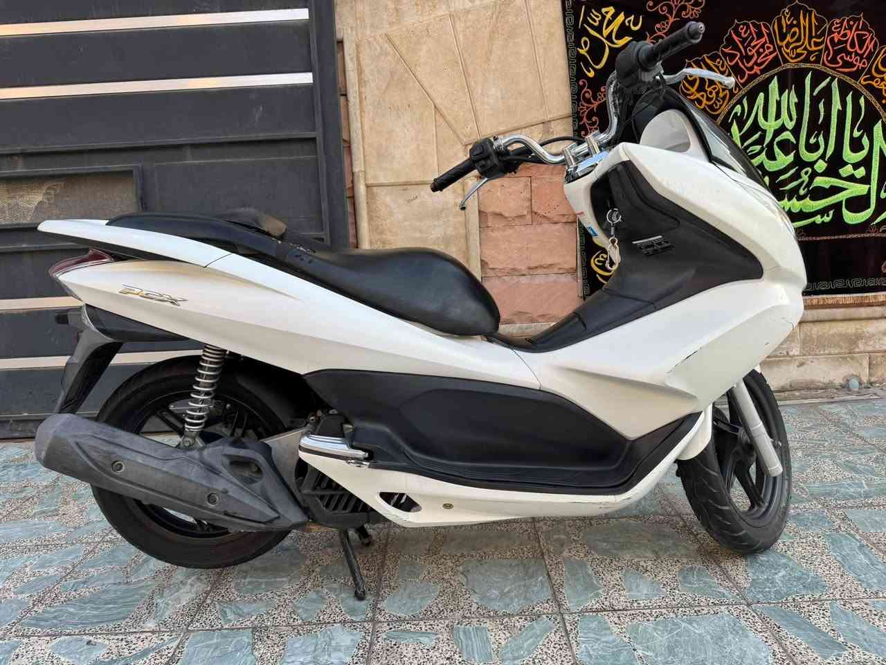 السلام عليكم دراجة pcx جيل اول ياباني للبيع 
دراجة نضيفة ومكينتهة ناعمة ممفتوح برغي بالمكينة 
مكاني بغداد حي اور 
رقمي ***********
السعر 12.5
