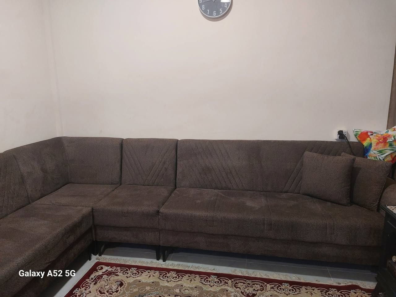 السلام عليكم للبيع ديوان ١٠ مقاعد جديد تفصال مو سوكي سعره ٤٥٠ العنوان بغداد حي الضباط مقابيل بانزيخانه حي العامل ***********
