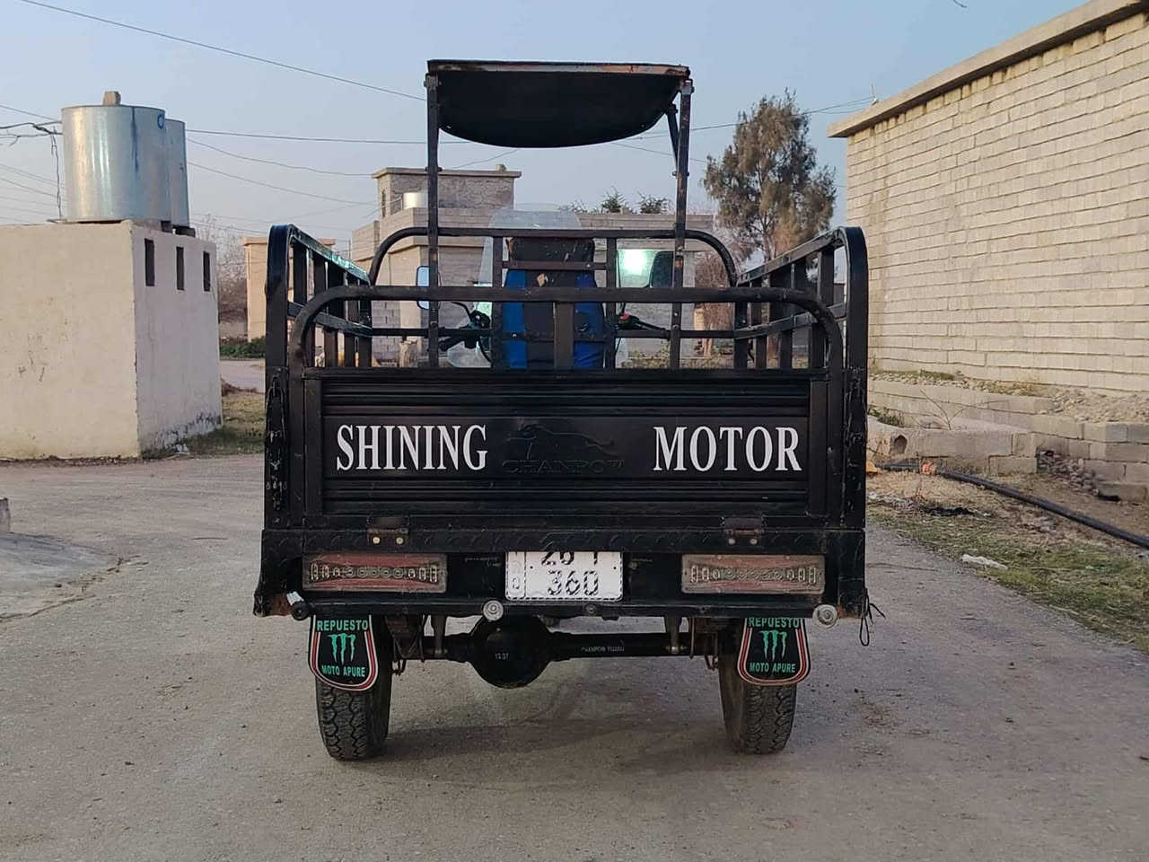 ستوته للبيع موديل 23رقم دولي محركة بصندوق ***********
