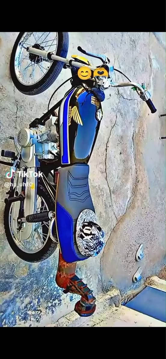 دراجه للبيع انتنس اصلي 25وشاصي 18اوراق اصولي مكاني طريق نجف كربلاء عمود 850 شراي يجي خاص او تواصل واتساب رقم ***********
