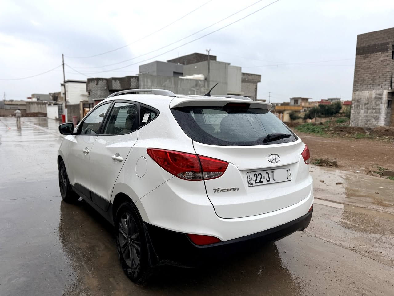 توسان 2015 خليجي
محرك دوش 2.0
ماشي 230.000 كيلو
سيارة بدون صبغ بدون تبديل فقط تعديل على البارد باب السائق كما موضح بالصورة
رقم اربيل -سنوية -هزة جديد باسمي 
محرك معمر جديد 
حدادة و طخم و باتري و تايرات جديد سيارة كاملة من كل النواحي
 السعر 163
مكاني موصل 
***********
***********
